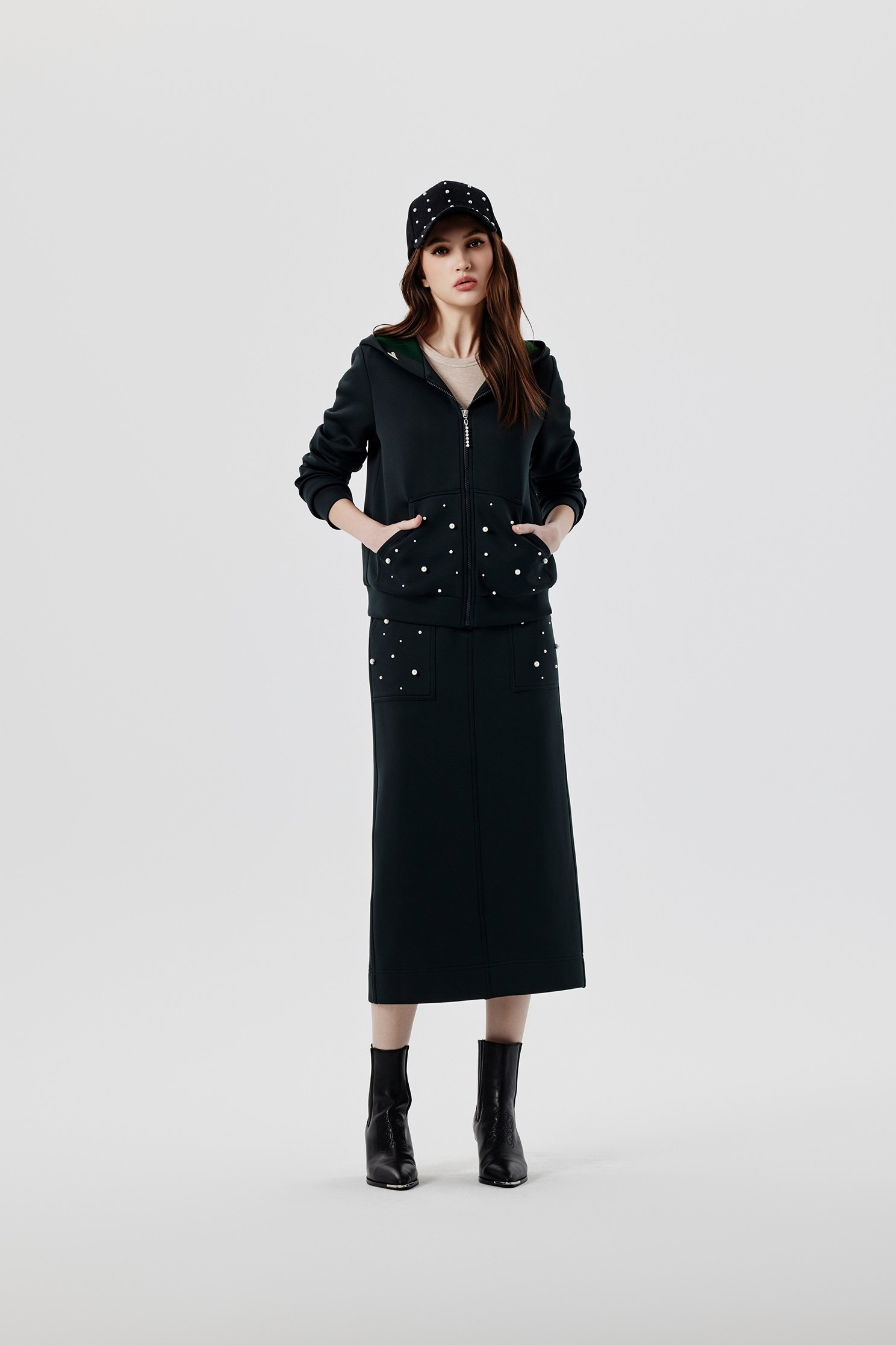 晚山新黛珍珠連帽外套晚山新黛珍珠連帽外套,刺繡,外套,春夏穿搭,時髦成套搭配,珍珠,簡約穿搭,連帽外套