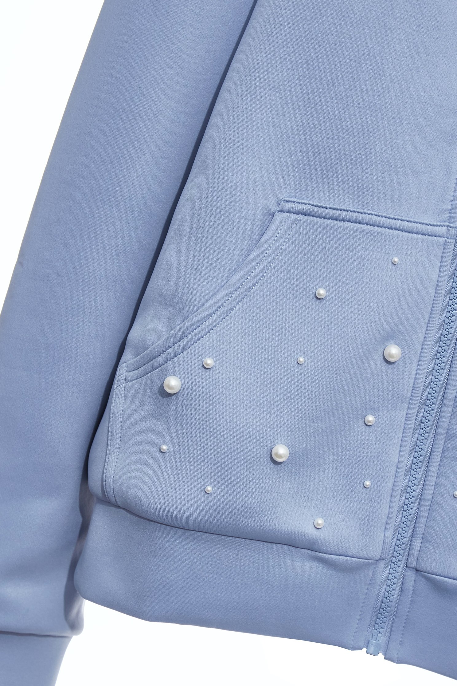 晚山新黛珍珠連帽外套晚山新黛珍珠連帽外套,刺繡,外套,春夏穿搭,時髦成套搭配,珍珠,簡約穿搭,連帽外套