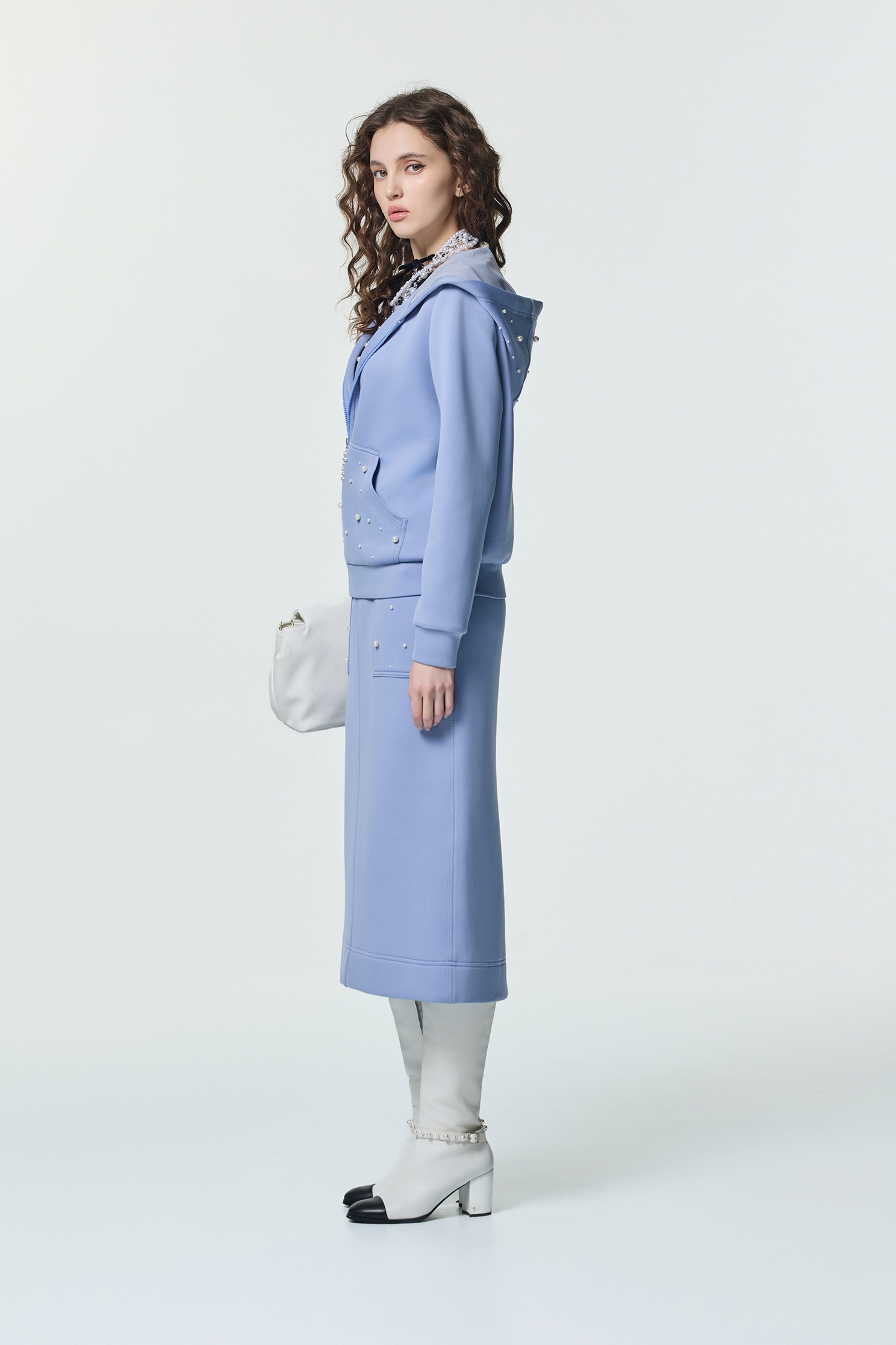 晚山新黛珍珠連帽外套晚山新黛珍珠連帽外套,刺繡,外套,春夏穿搭,時髦成套搭配,珍珠,簡約穿搭,連帽外套