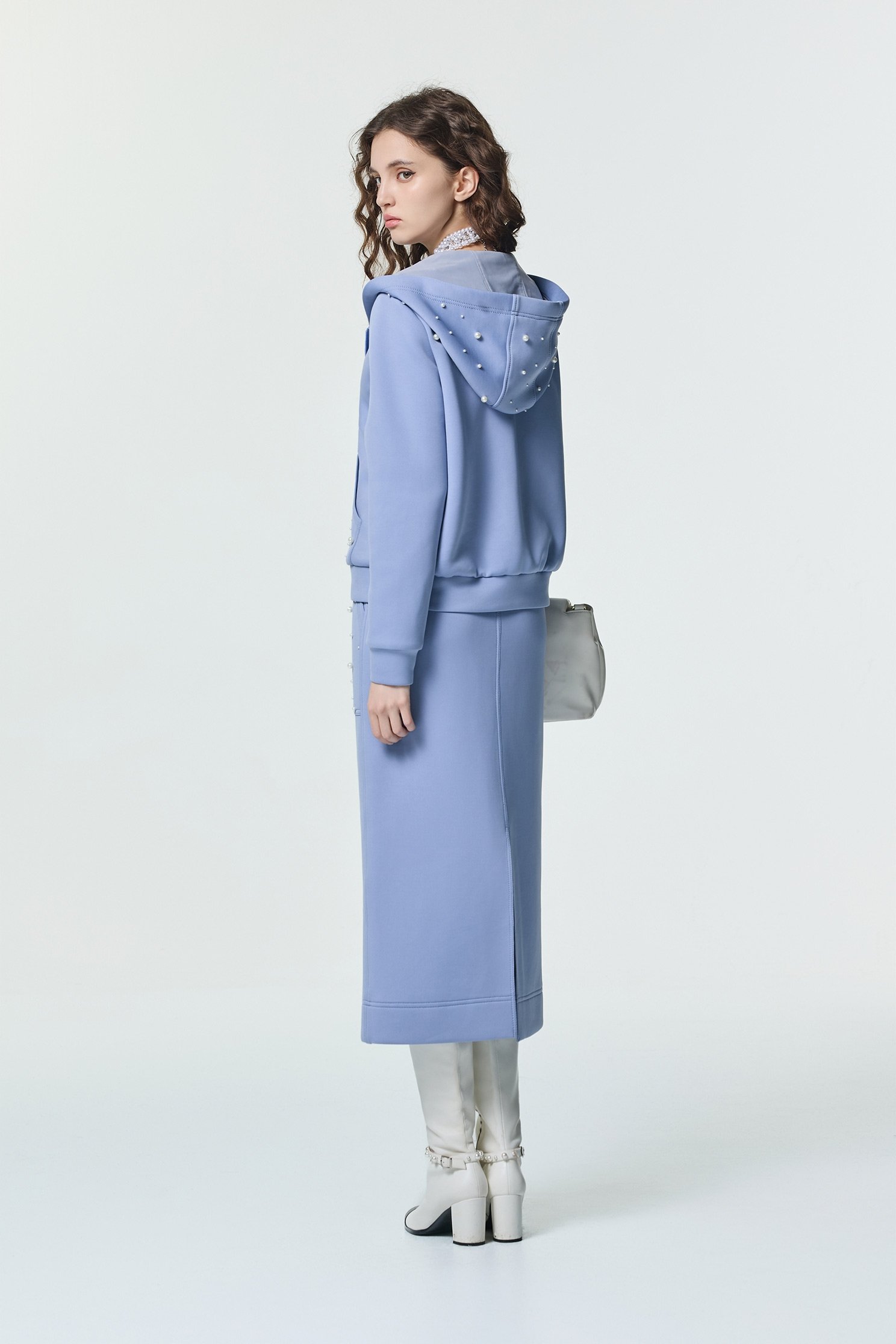 晚山新黛珍珠連帽外套晚山新黛珍珠連帽外套,刺繡,外套,春夏穿搭,時髦成套搭配,珍珠,簡約穿搭,連帽外套