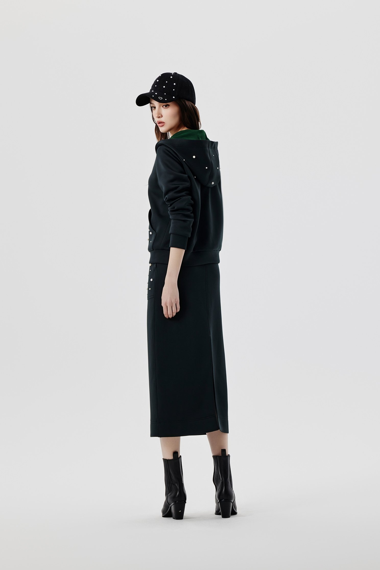 晚山新黛珍珠口袋長裙晚山新黛珍珠口袋長裙,刺繡,春夏穿搭,時髦成套搭配,珍珠,簡約穿搭,長裙