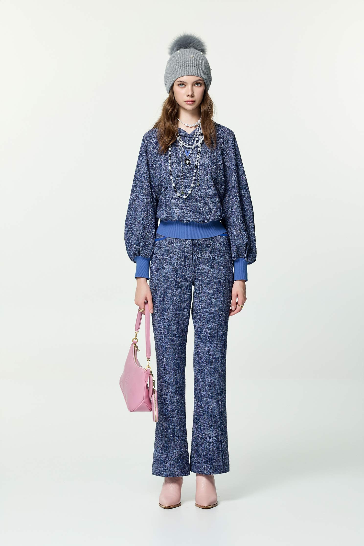 鑲口袋唇配色喇叭長褲鑲口袋唇配色喇叭長褲,刺繡,喇叭褲,秋冬穿搭,褲子