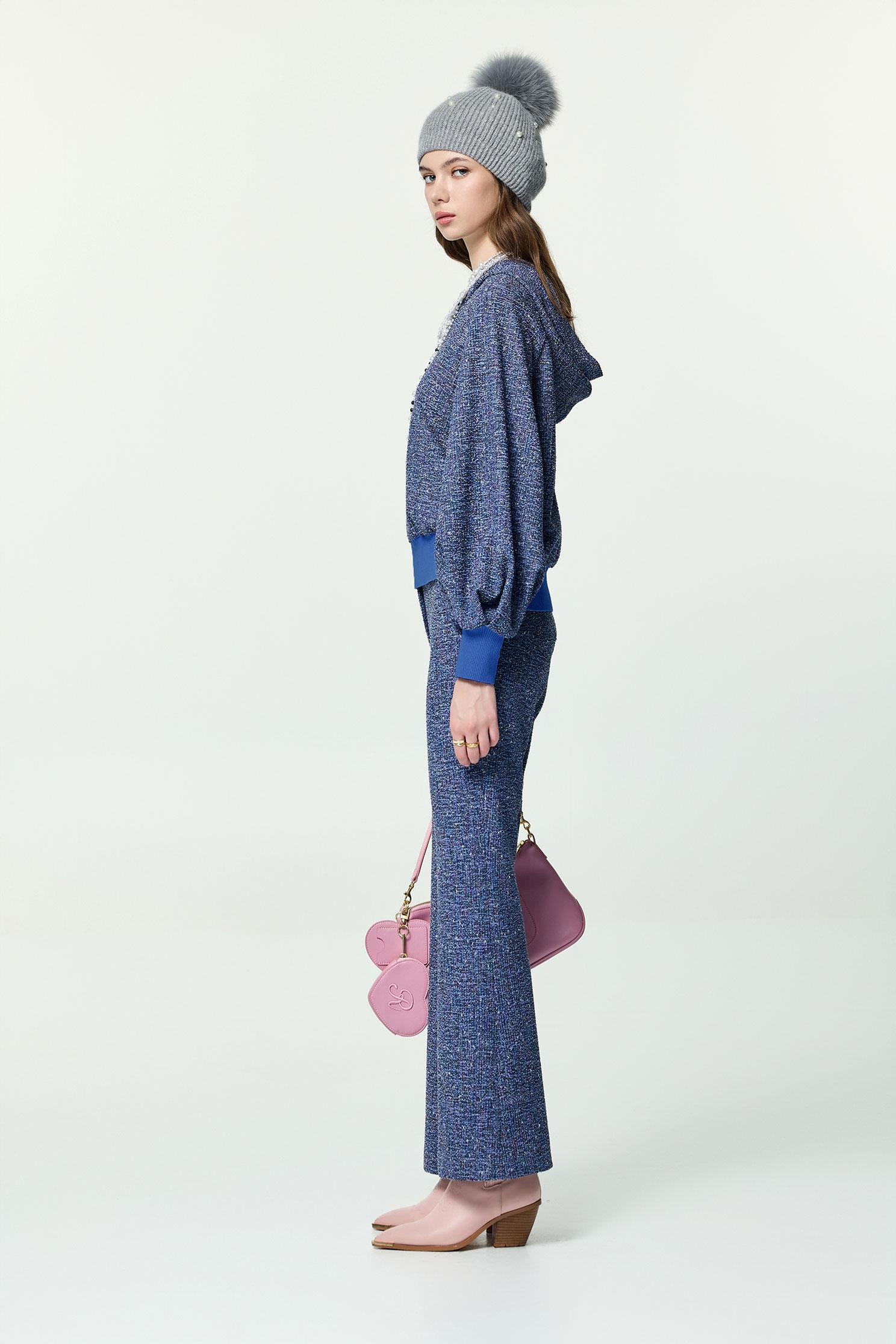 鑲口袋唇配色喇叭長褲鑲口袋唇配色喇叭長褲,刺繡,喇叭褲,秋冬穿搭,褲子