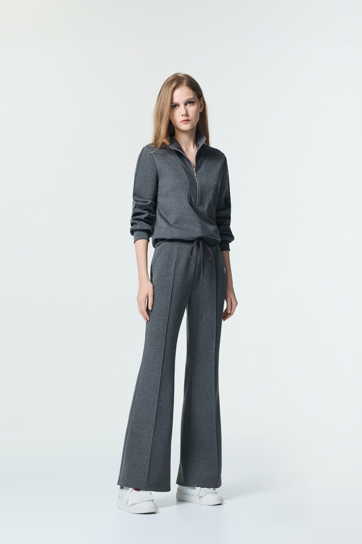 休閒風喇叭長褲粉紅雪糕色喇叭褲,刺繡,喇叭褲,秋冬穿搭,褲子