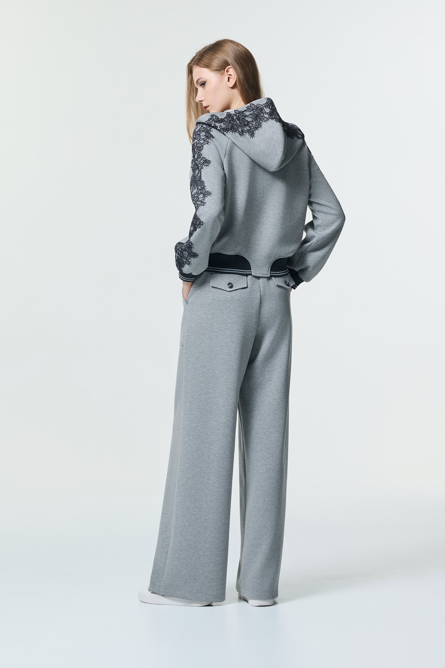 休閒風寬褲休閒風寬褲,刺繡,寬褲,秋冬穿搭,褲子,黑色褲子