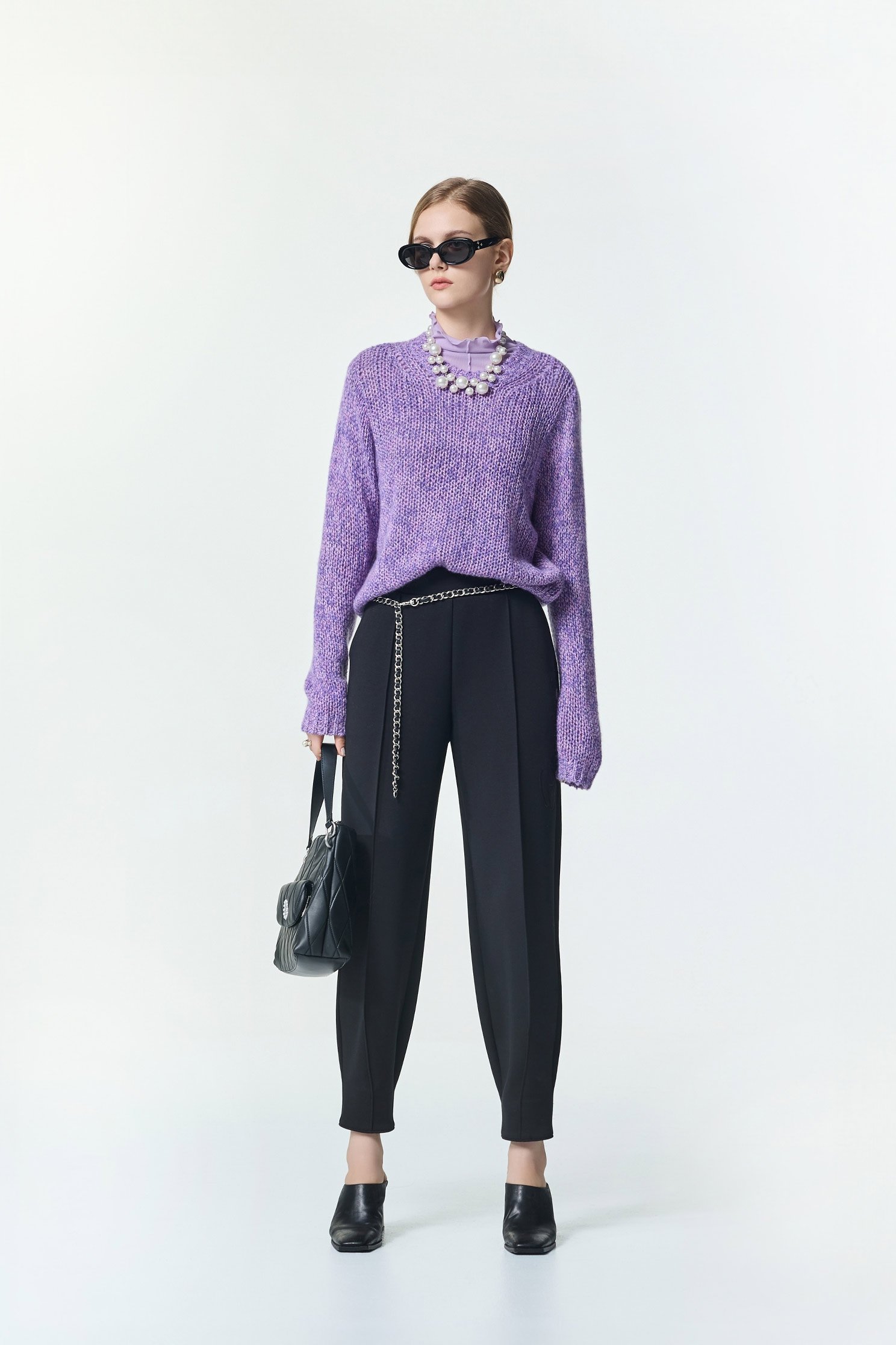 精緻刺繡簡約慢跑褲精緻刺繡簡約慢跑褲,刺繡,秋冬穿搭,褲子,黑色褲子