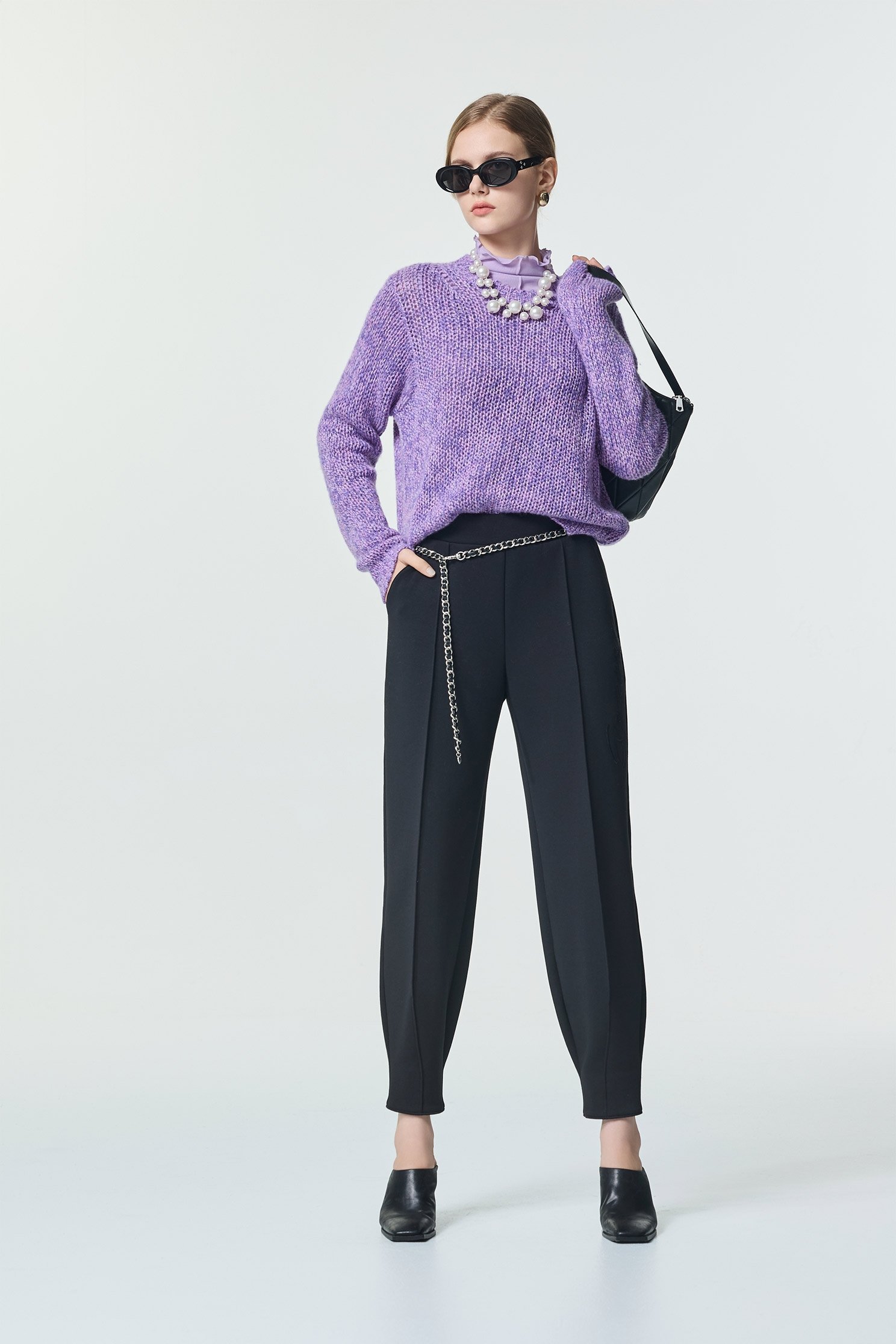 精緻刺繡簡約慢跑褲精緻刺繡簡約慢跑褲,刺繡,秋冬穿搭,褲子,黑色褲子