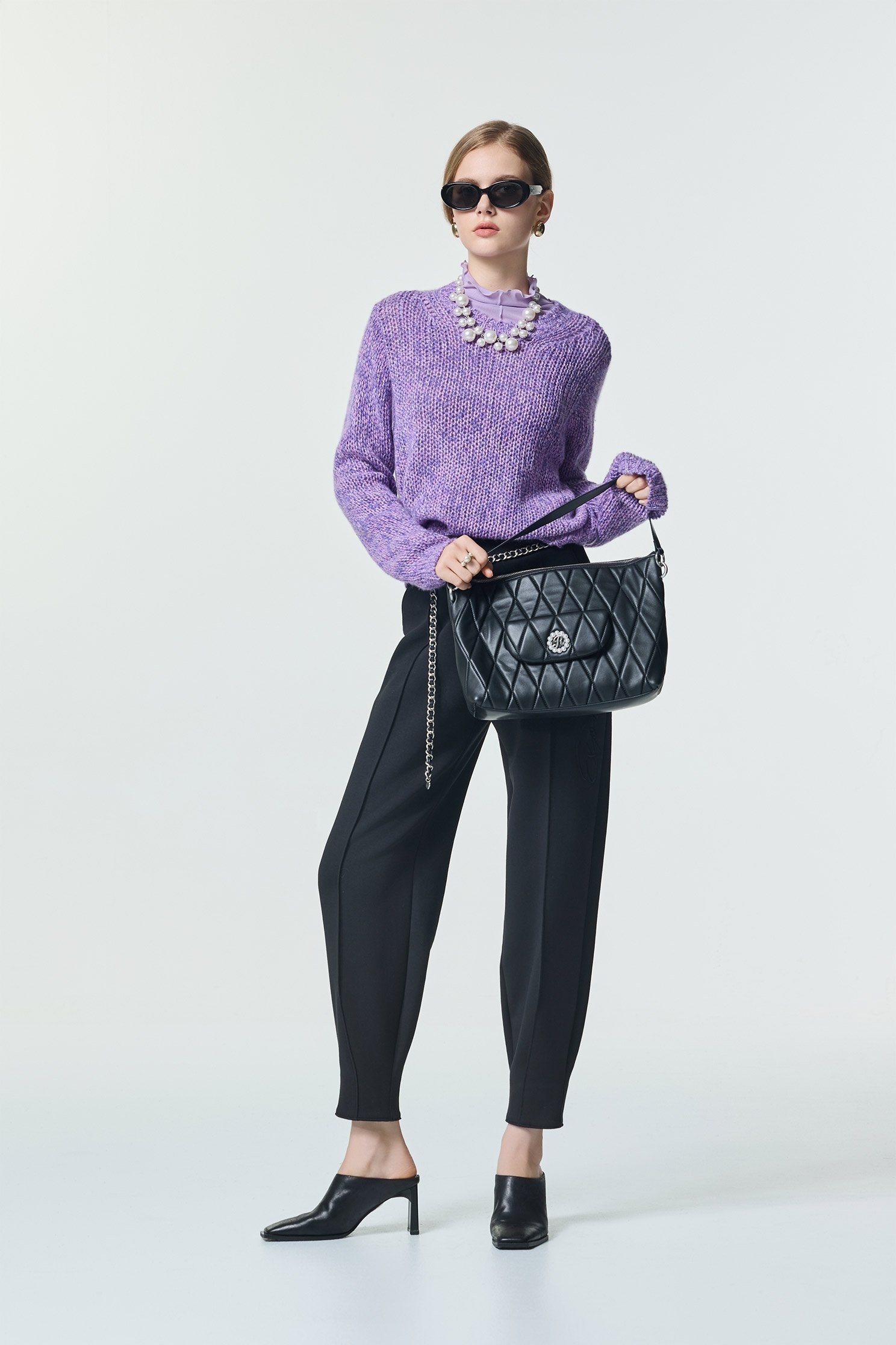 精緻刺繡簡約慢跑褲精緻刺繡簡約慢跑褲,刺繡,秋冬穿搭,褲子,黑色褲子