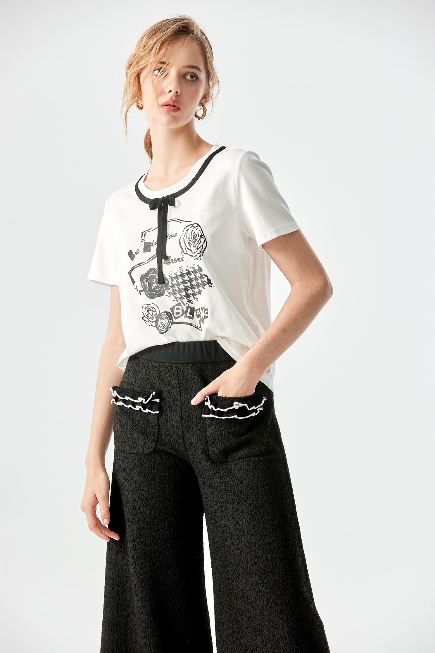 織帶鑲領口T恤上衣織帶鑲領口T恤上衣,T-Shirt,上衣,白色上衣,秋冬穿搭
