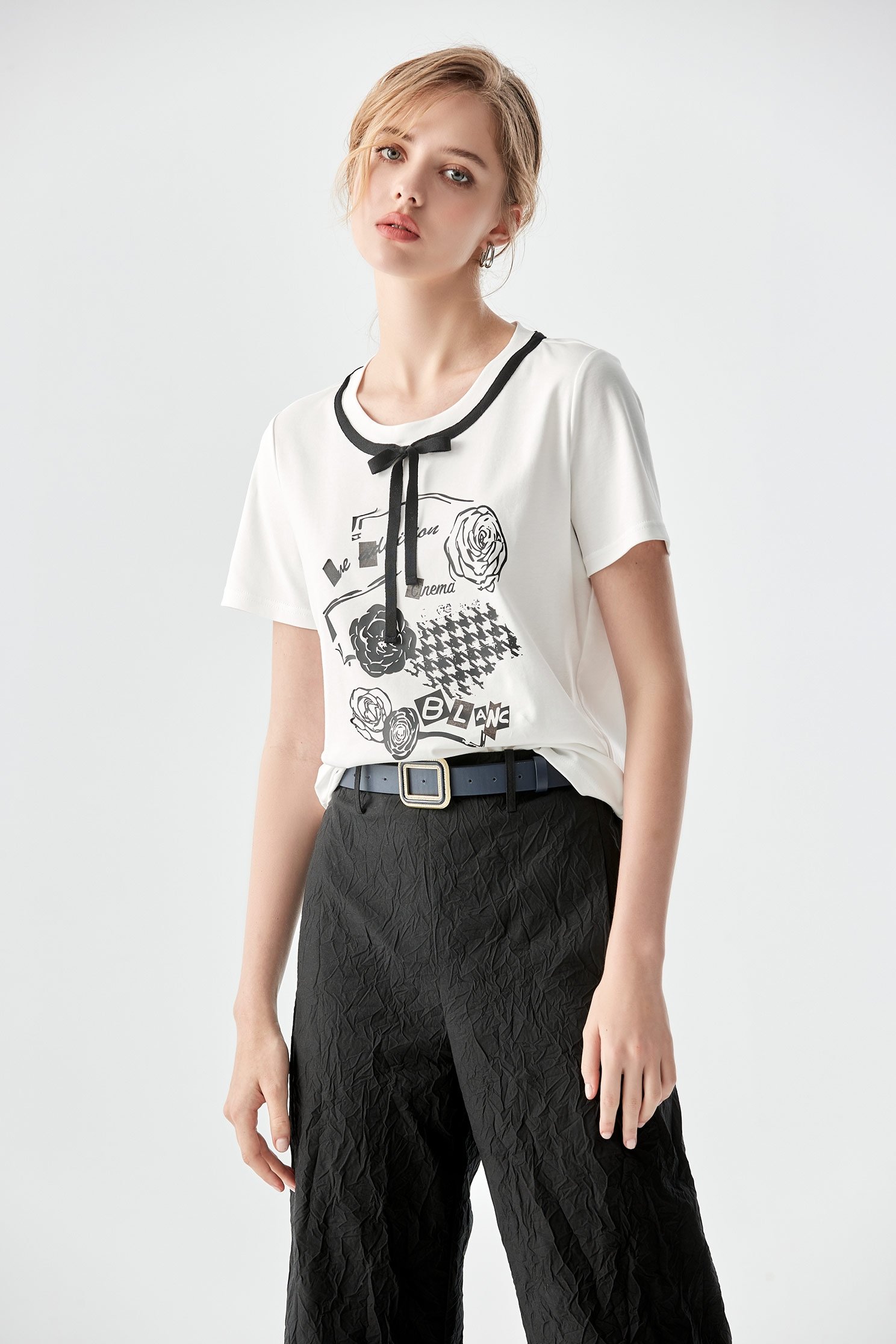 織帶鑲領口T恤上衣織帶鑲領口T恤上衣,T-Shirt,上衣,白色上衣,秋冬穿搭
