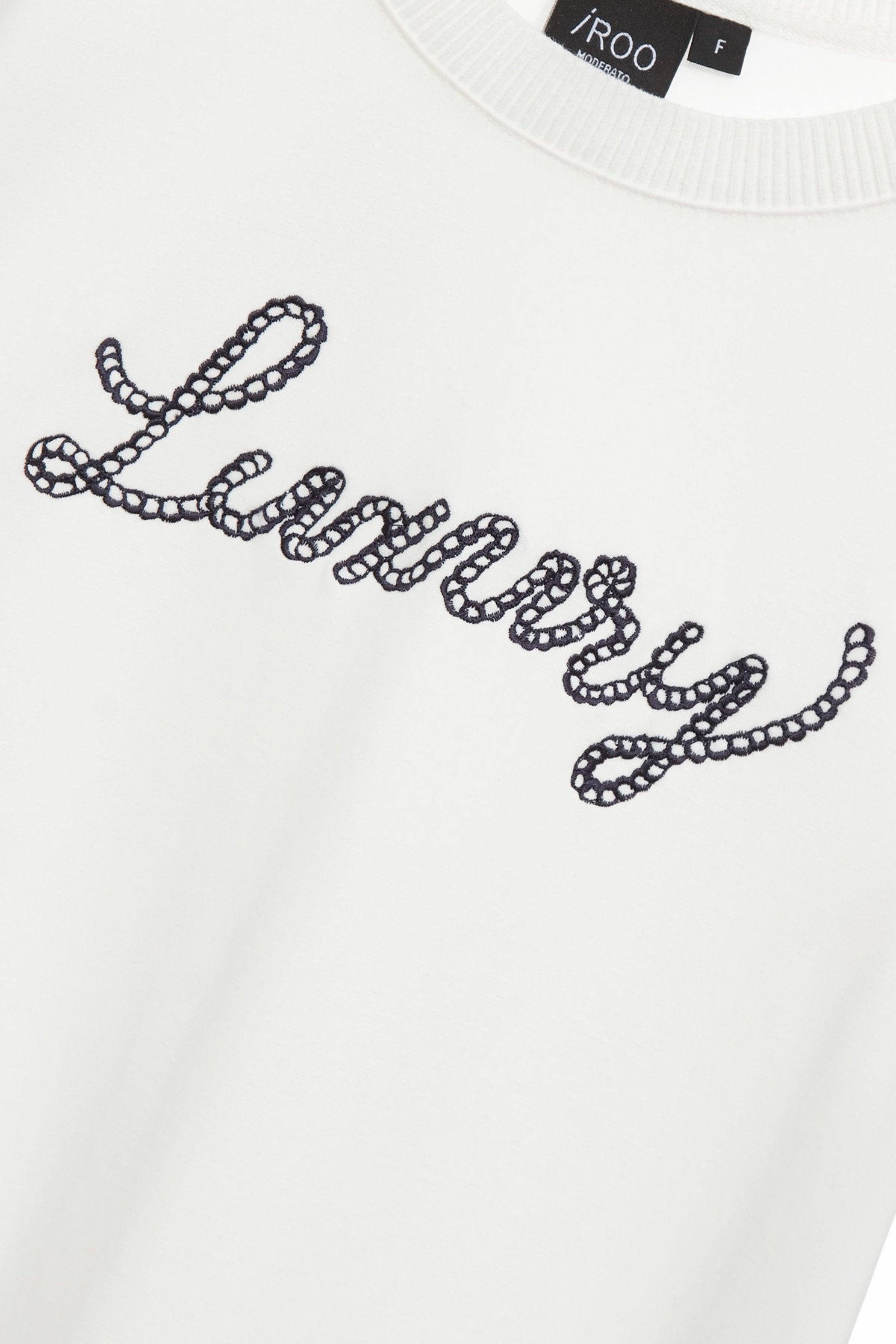 單字繩索刺繡T恤上衣單字繩索刺繡T恤上衣,T-Shirt,上衣,刺繡,春夏穿搭,白色上衣
