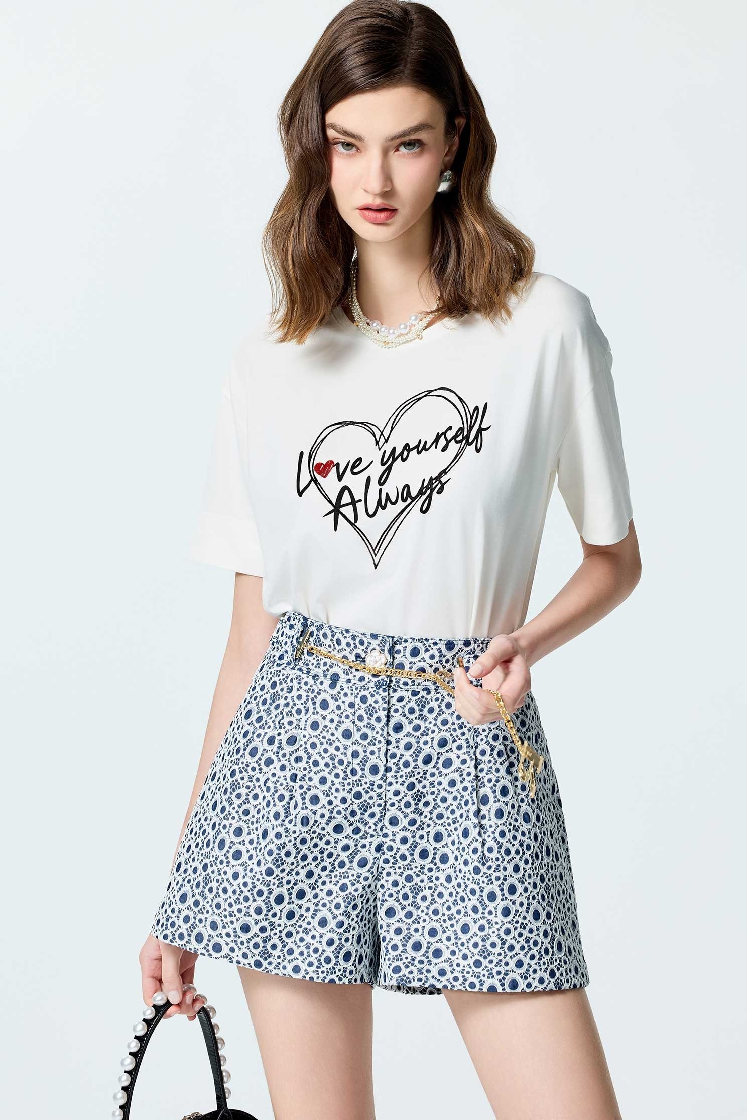 Love Yourself Always 印花寬版上衣Love Yourself Always 印花寬版上衣,上衣,刺繡,春夏穿搭,白色上衣,黑色上衣