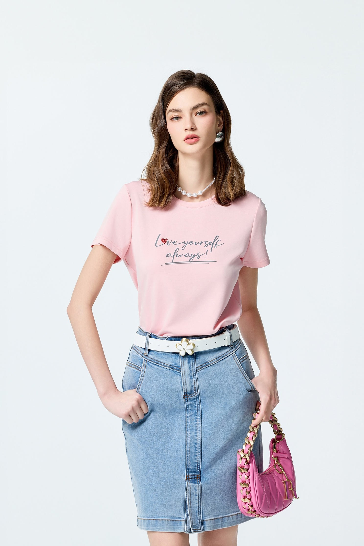 Love Yourself Always 印花窄版上衣Love Yourself Always 印花窄版上衣,T-Shirt,上衣,刺繡,春夏穿搭,白色上衣