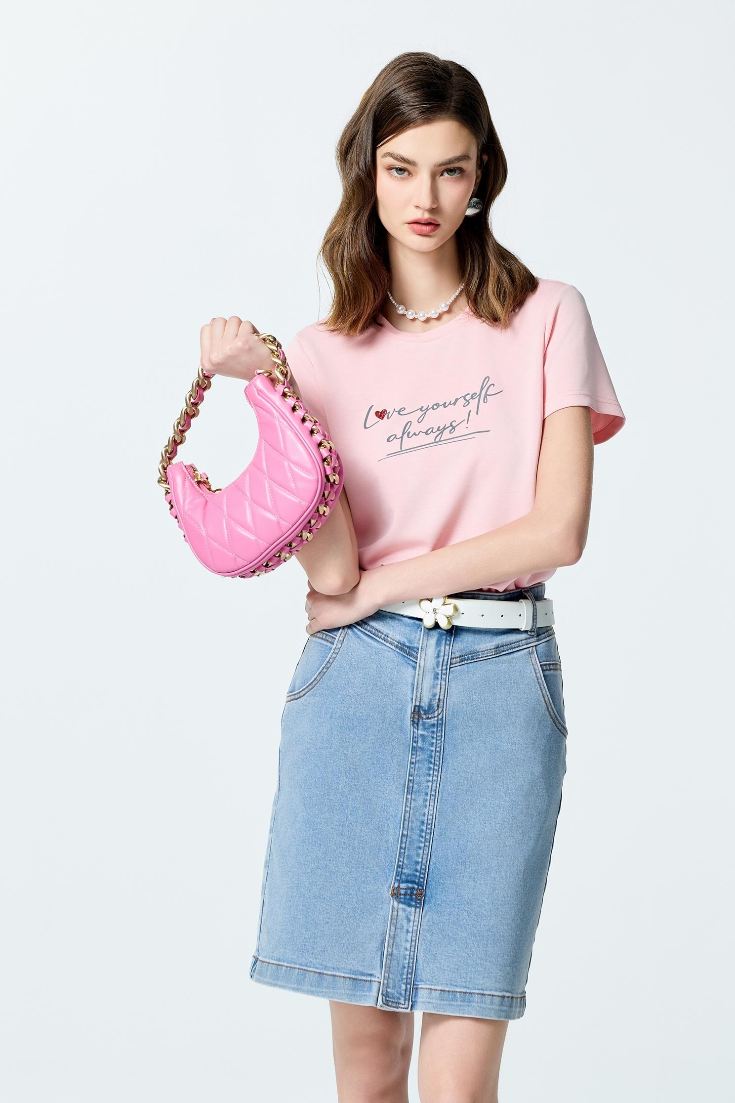 Love Yourself Always 印花窄版上衣Love Yourself Always 印花窄版上衣,T-Shirt,上衣,刺繡,春夏穿搭,白色上衣