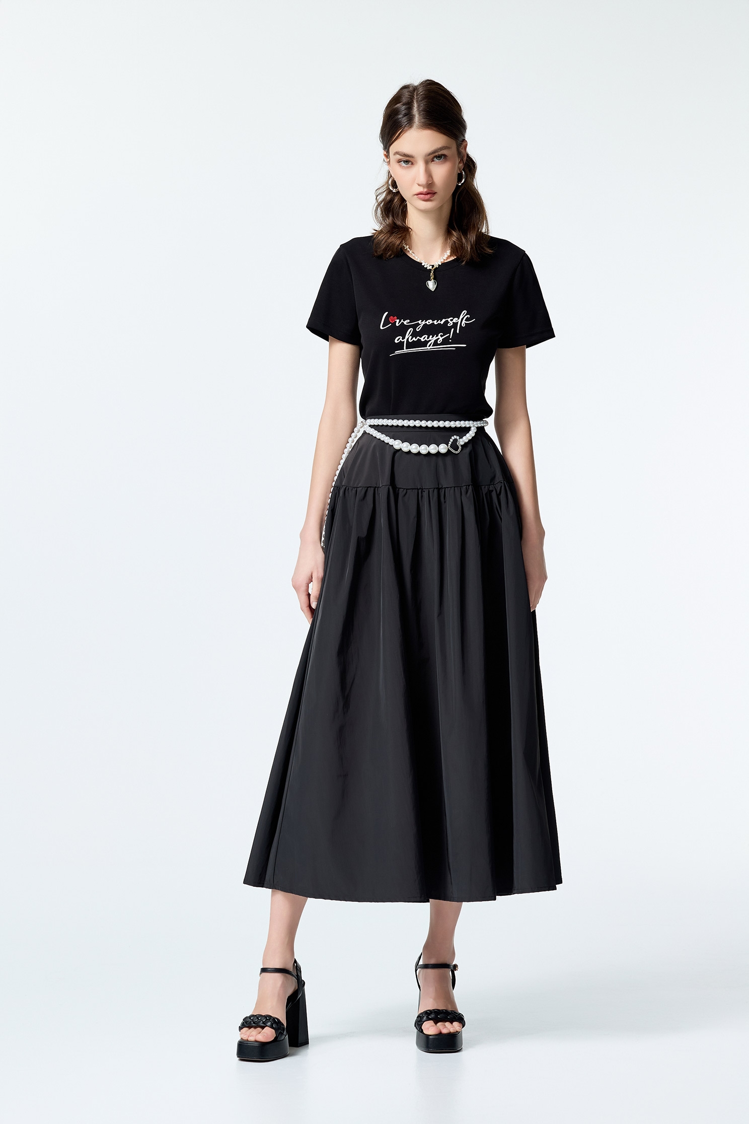 愛自己標語印花窄版上衣Love Yourself Always 印花窄版上衣,T-Shirt,上衣,刺繡,春夏穿搭,白色上衣