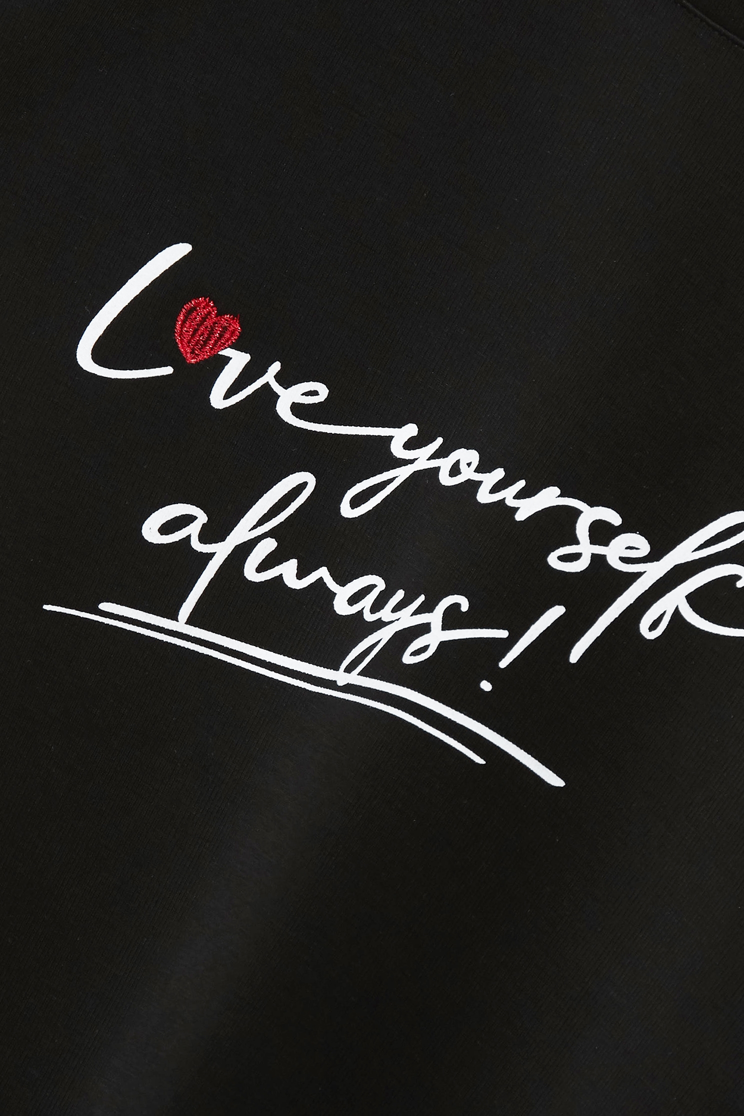 愛自己標語印花窄版上衣Love Yourself Always 印花窄版上衣,T-Shirt,上衣,刺繡,春夏穿搭,白色上衣