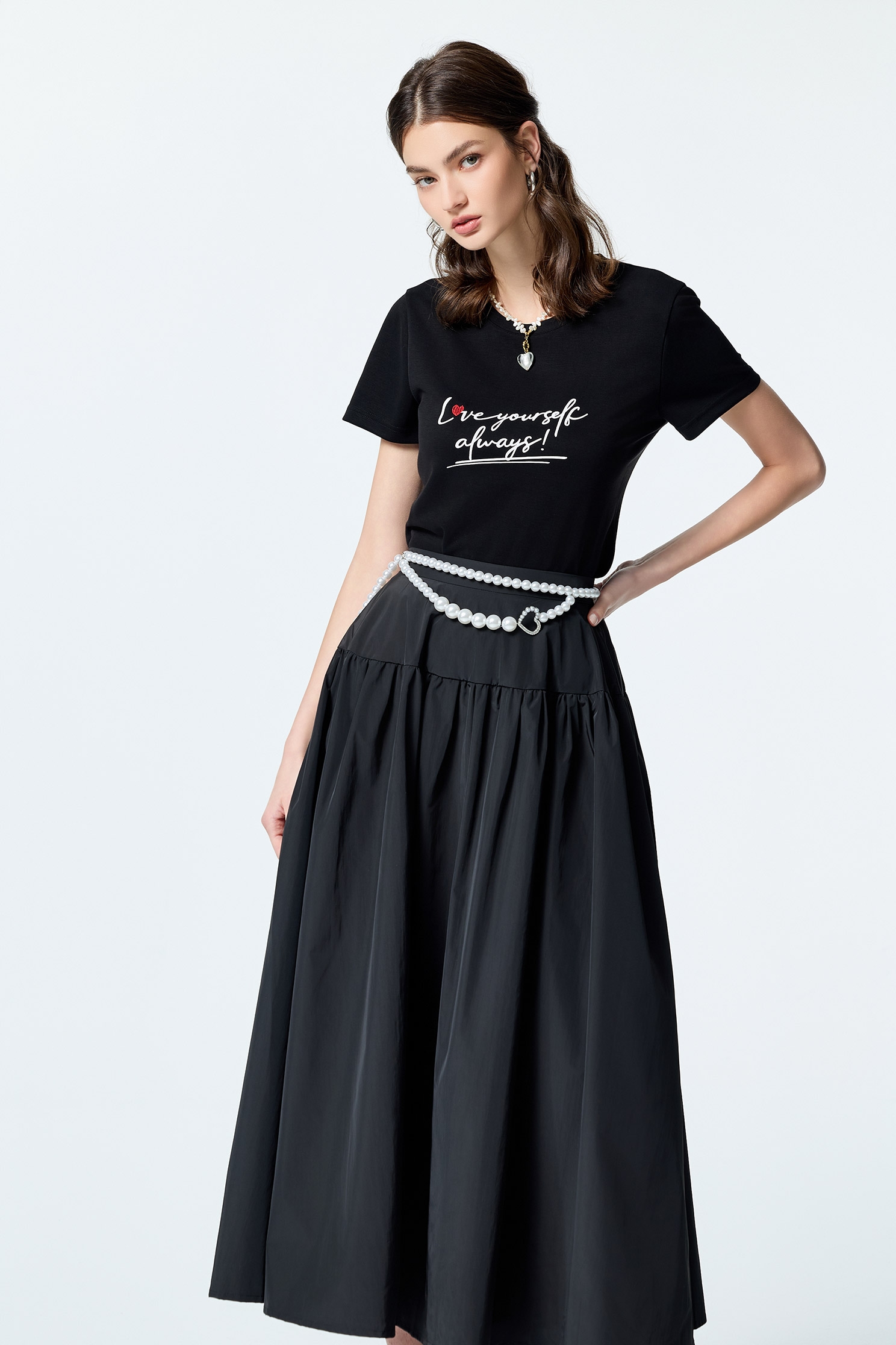 愛自己標語印花窄版上衣Love Yourself Always 印花窄版上衣,T-Shirt,上衣,刺繡,春夏穿搭,白色上衣