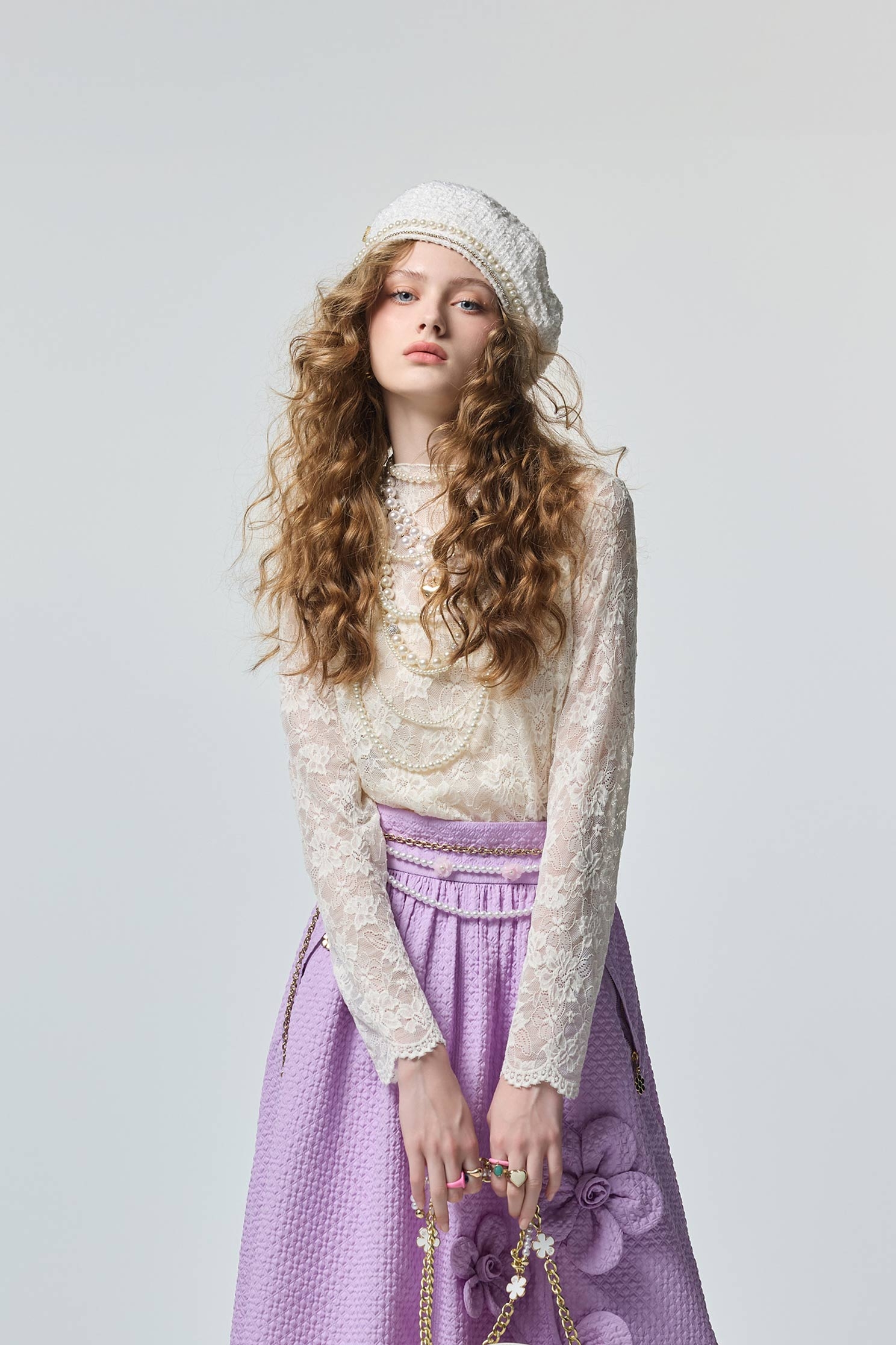 奶油白蕾絲單品上衣奶油白蕾絲單品上衣,上衣,秋冬穿搭,約會特輯,背心,花花世界,蕾絲,蕾絲上衣,蕾絲背心,高領上衣