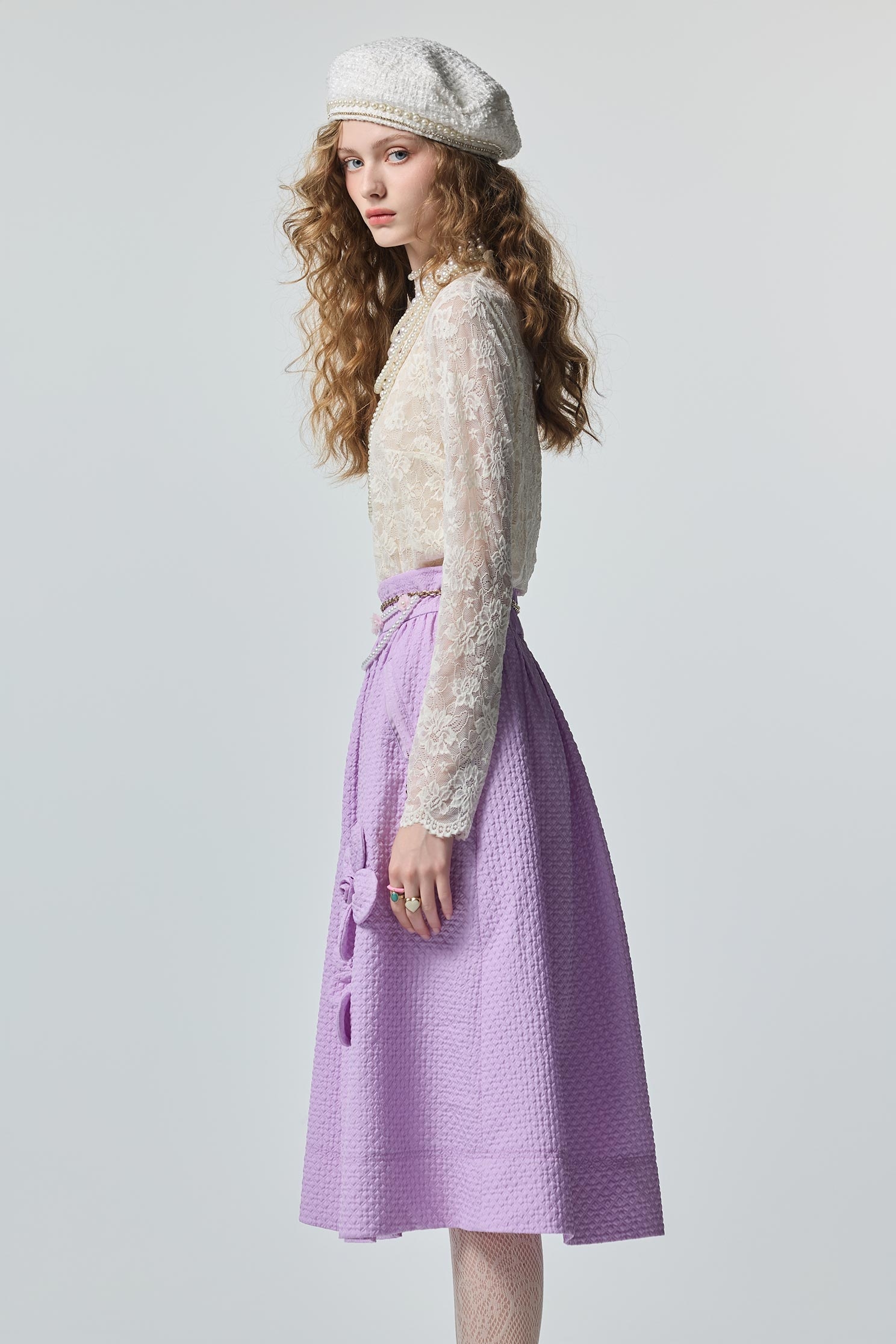 奶油白蕾絲單品上衣奶油白蕾絲單品上衣,上衣,秋冬穿搭,約會特輯,背心,花花世界,蕾絲,蕾絲上衣,蕾絲背心,高領上衣