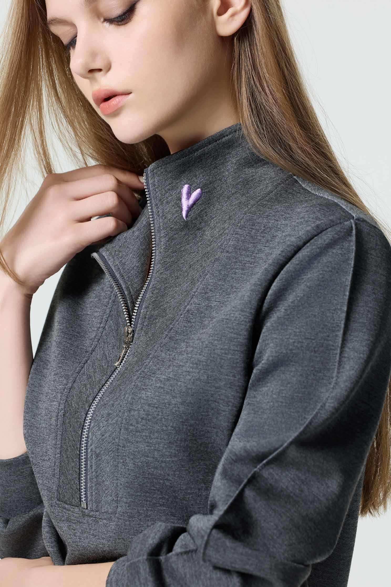 休閒風長袖上衣休閒風長袖上衣,上衣,刺繡,秋冬穿搭