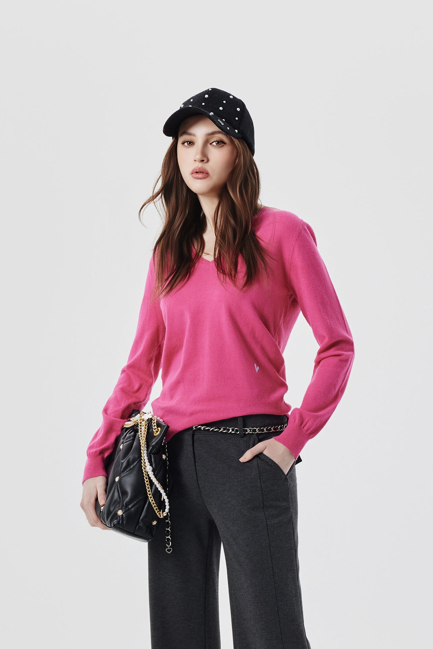 簡約法式基礎針織上衣簡約法式基礎針織上衣,上衣,刺繡,秋冬穿搭,針織,針織衫,黑色上衣