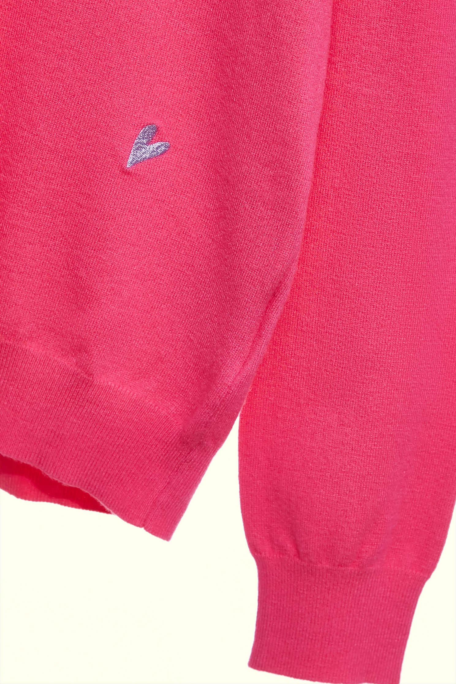 簡約法式基礎針織上衣簡約法式基礎針織上衣,上衣,刺繡,秋冬穿搭,針織,針織衫,黑色上衣