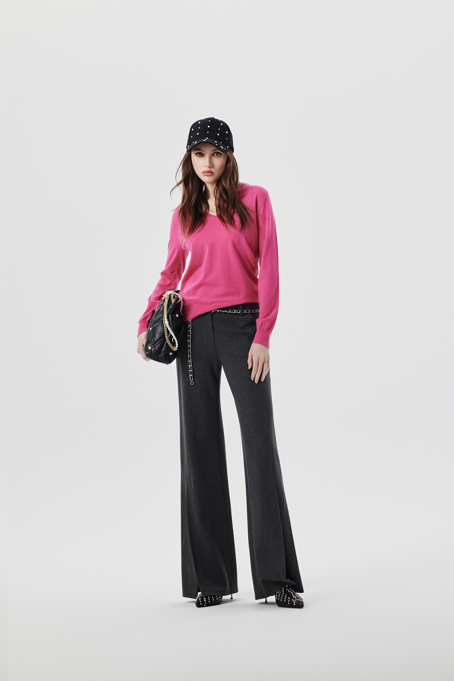 簡約法式基礎針織上衣簡約法式基礎針織上衣,上衣,刺繡,秋冬穿搭,針織,針織衫,黑色上衣