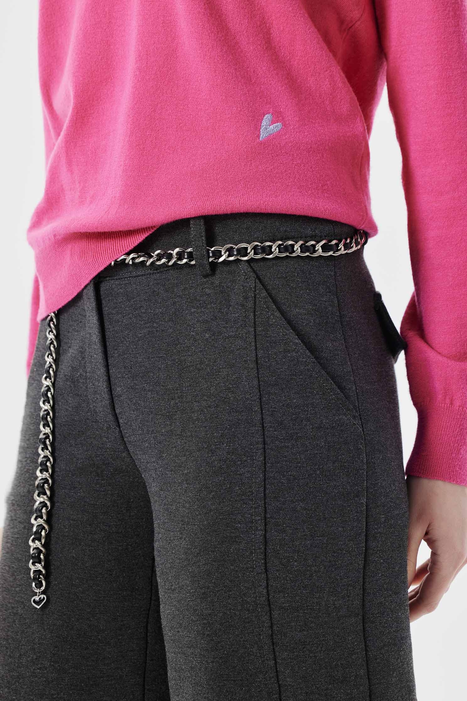 簡約法式基礎針織上衣簡約法式基礎針織上衣,上衣,刺繡,秋冬穿搭,針織,針織衫,黑色上衣