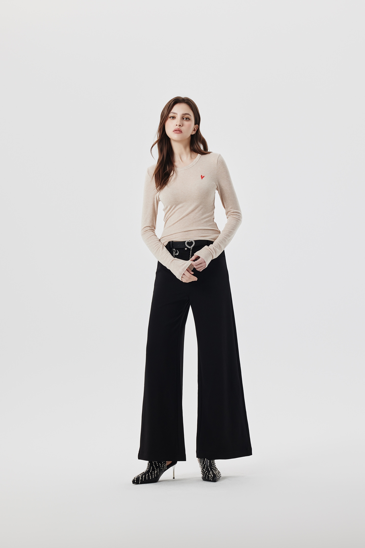 極簡天絲羊毛圓領上衣極簡天絲羊毛圓領上衣,上衣,刺繡,秋冬穿搭,黑色上衣