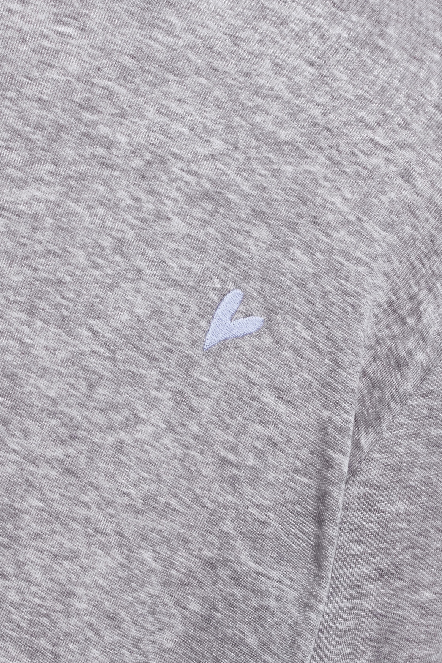 極簡天絲羊毛高領上衣極簡天絲羊毛高領上衣,上衣,刺繡,秋冬穿搭,高領上衣,黑色上衣