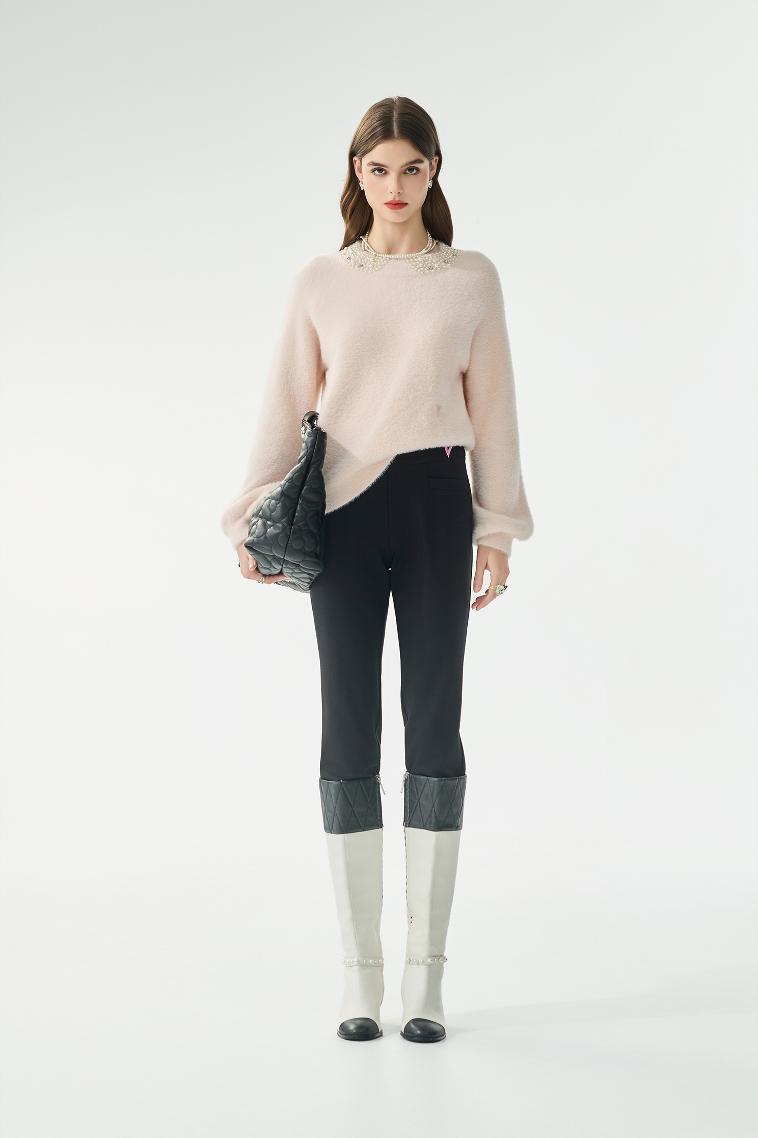 超凡粉綴珍珠針織上衣超凡粉綴珍珠針織上衣,上衣,刺繡,珍珠,秋冬穿搭,簡約穿搭,針織,針織上衣