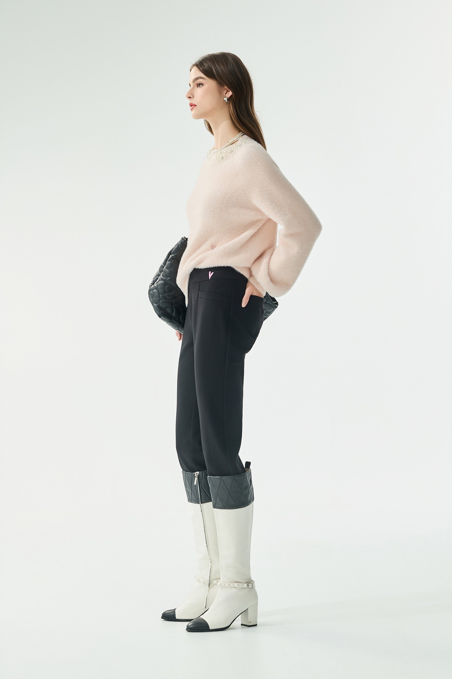 超凡粉綴珍珠針織上衣超凡粉綴珍珠針織上衣,上衣,刺繡,珍珠,秋冬穿搭,簡約穿搭,針織,針織上衣