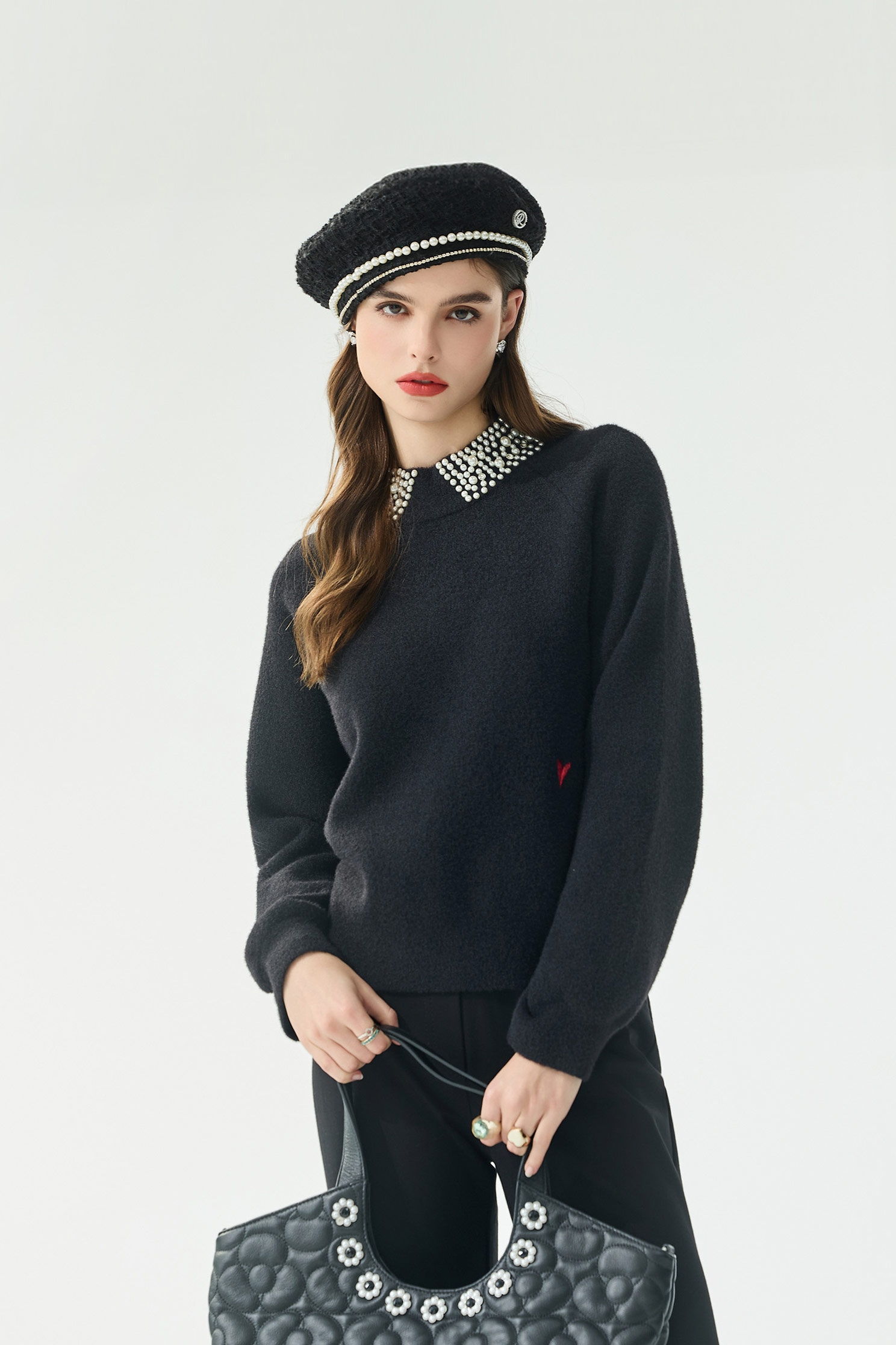 超凡粉綴珍珠針織上衣超凡粉綴珍珠針織上衣,上衣,刺繡,珍珠,秋冬穿搭,簡約穿搭,針織,針織上衣