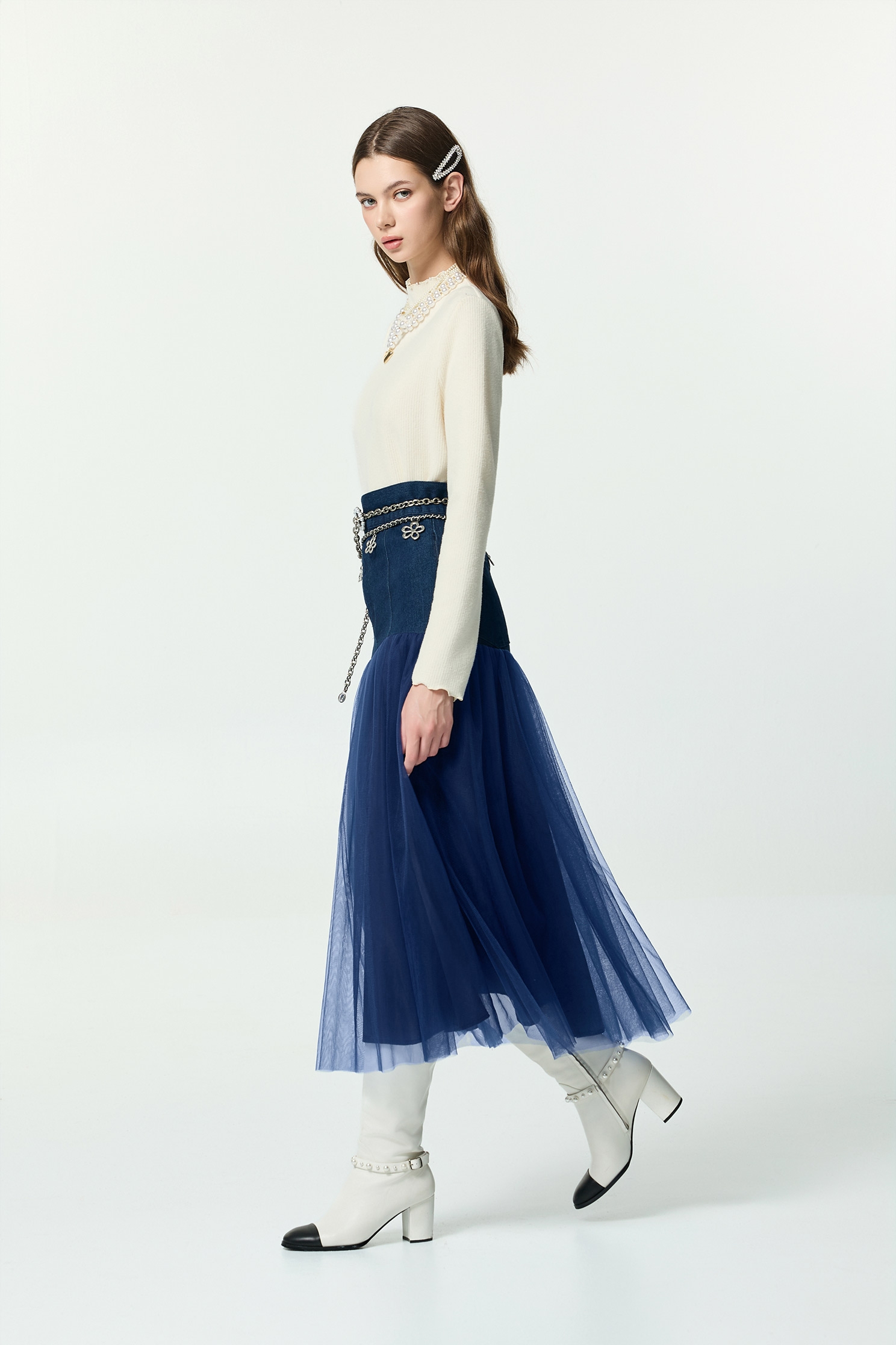 奶白色磨毛單品上衣奶白色磨毛單品上衣,上衣,刺繡,珍珠,白色上衣,秋冬穿搭,簡約穿搭