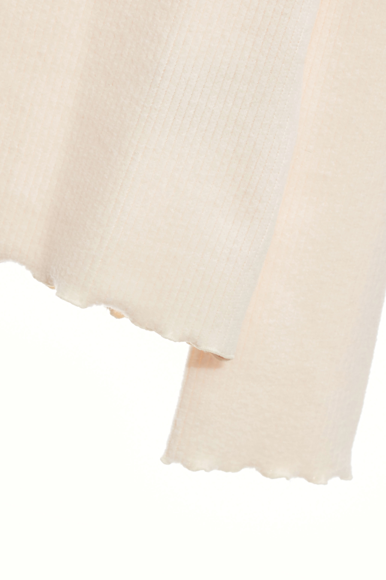 奶白色磨毛單品上衣奶白色磨毛單品上衣,上衣,刺繡,珍珠,白色上衣,秋冬穿搭,簡約穿搭