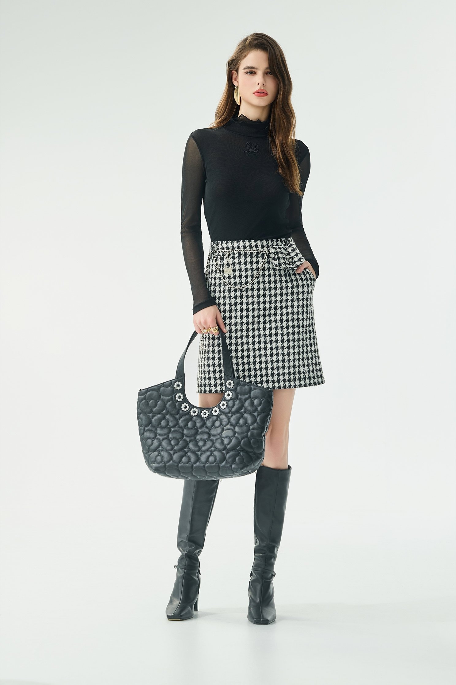 簡約法式羊毛針織上衣簡約法式羊毛針織上衣,上衣,刺繡,秋冬穿搭,針織,黑色上衣