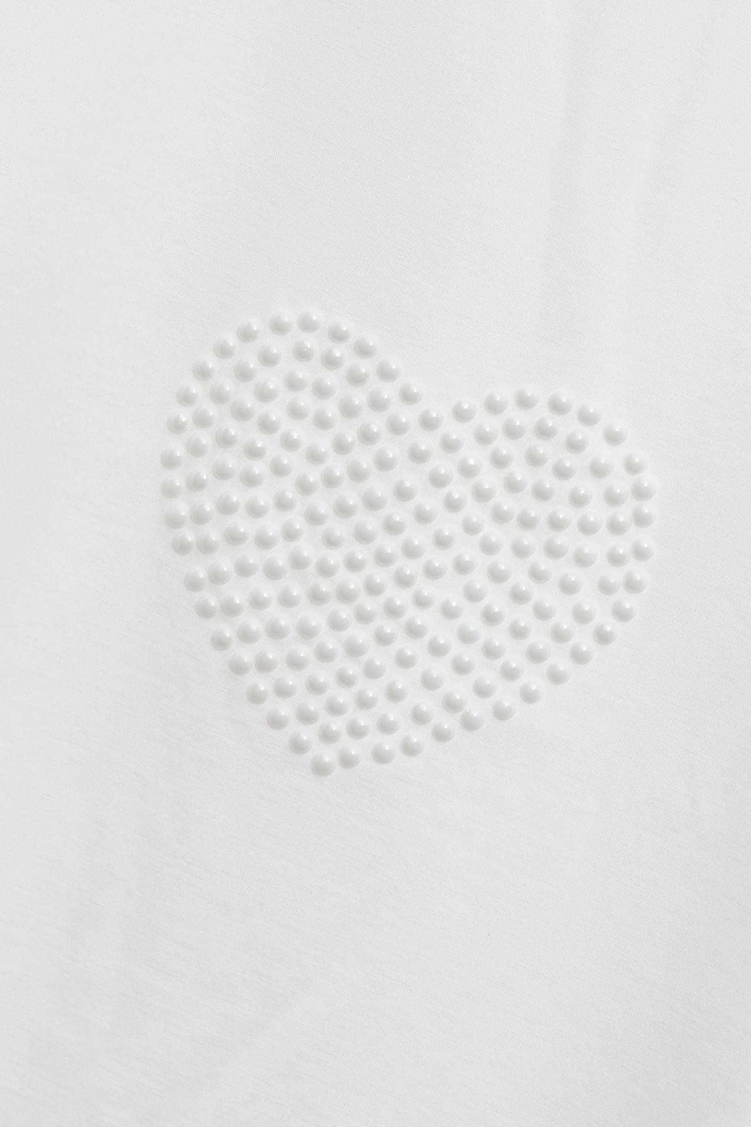 愛心珍珠貼片T恤上衣愛心珍珠貼片T恤上衣,T-Shirt,上衣,春夏穿搭,珍珠,白色上衣
