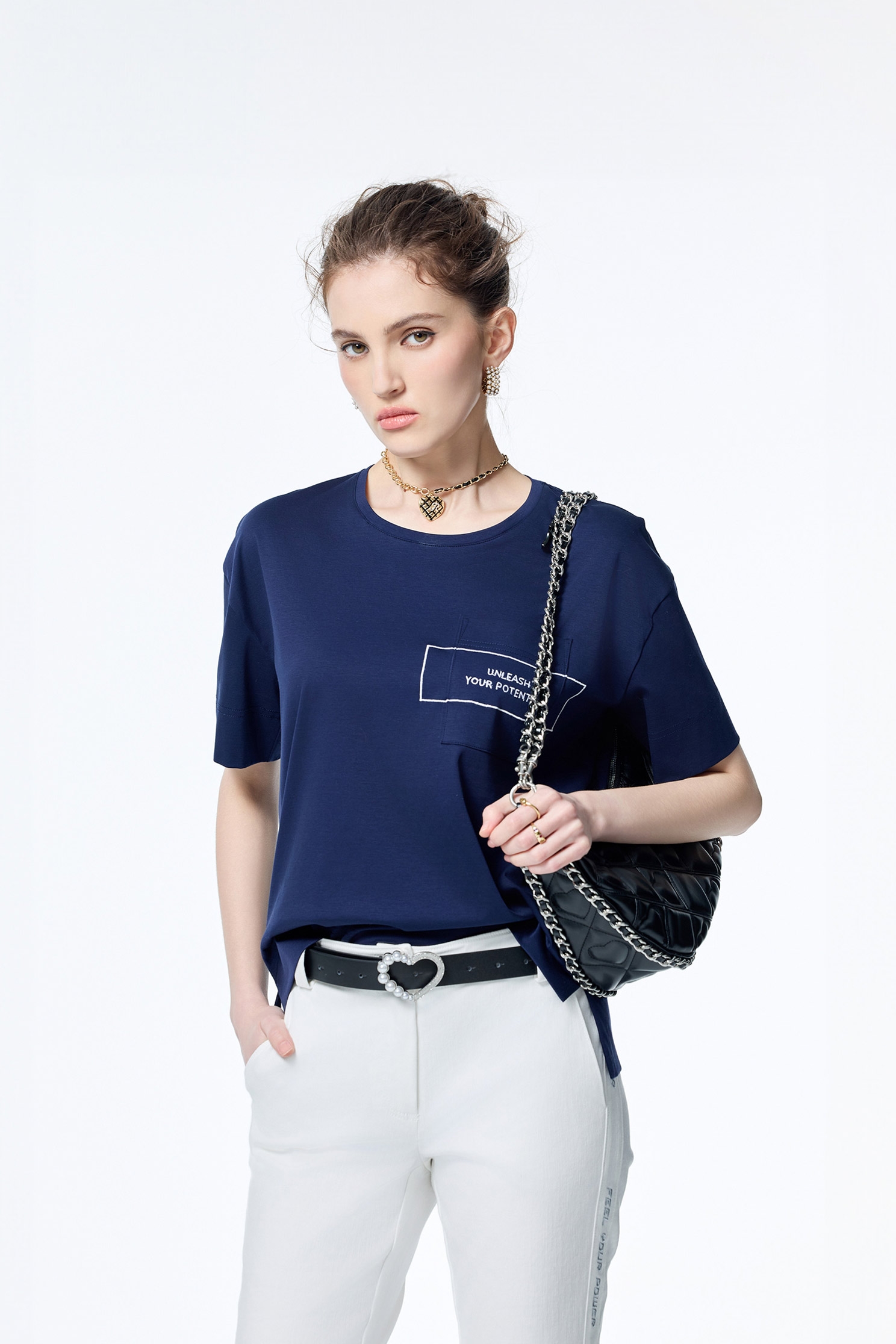 口袋刺繡造型T恤上衣口袋刺繡造型T恤上衣,T-Shirt,上衣,刺繡,春夏穿搭,純棉