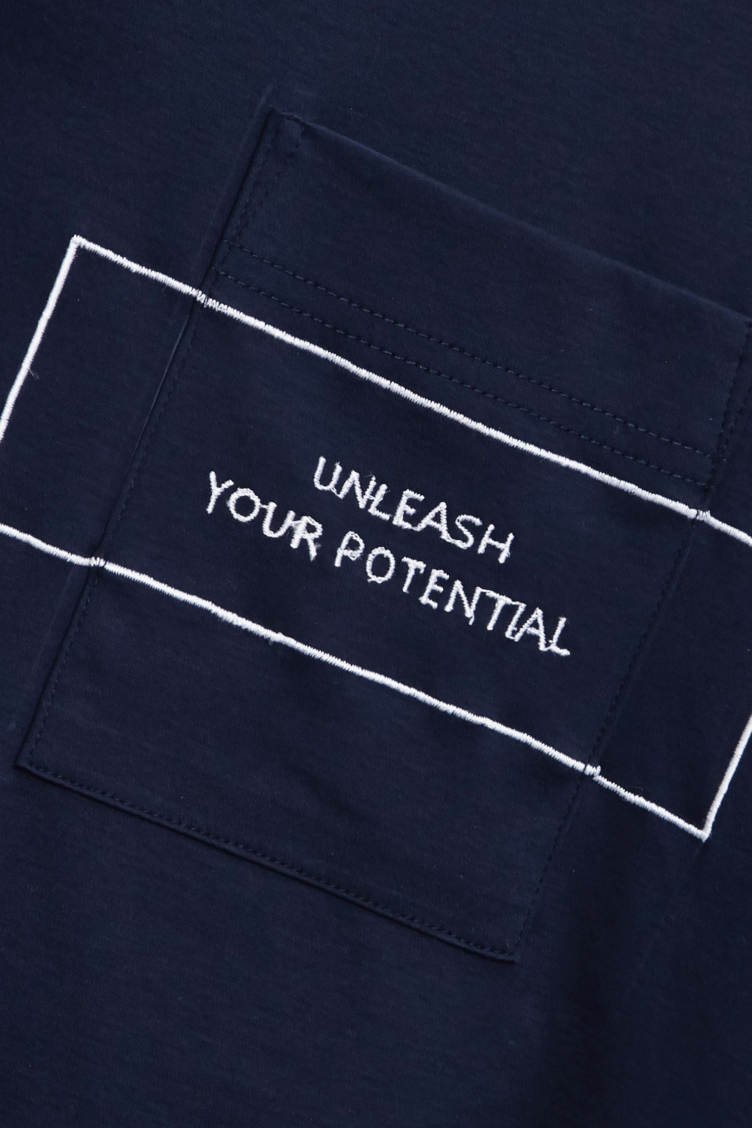 口袋刺繡造型T恤上衣口袋刺繡造型T恤上衣,T-Shirt,上衣,刺繡,春夏穿搭,純棉