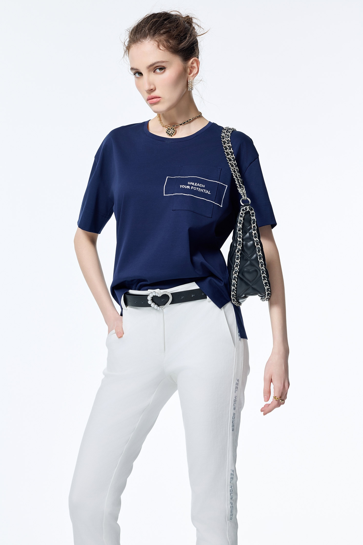 口袋刺繡造型T恤上衣口袋刺繡造型T恤上衣,T-Shirt,上衣,刺繡,春夏穿搭,純棉