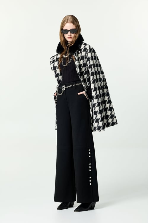 黑白大千鳥毛領斗蓬式大衣,,黑白大千鳥毛領斗蓬式大衣,上衣,人氣商品,珍珠,秋冬穿搭,約會特輯,花花世界,針織,針織上衣,針織衫,上班OL穿搭,上衣,秋冬穿搭,約會特輯,花花世界,人氣商品,時髦成套搭配,秋冬穿搭,網紗,網裙,花花世界,長裙,人氣商品,外套,秋冬穿搭,約會特輯,花花世界,針織,針織外套,一般背心,一般背心馬甲,上班OL穿搭,人氣商品,外套,秋冬穿搭,背心,連帽外套,針織,人氣商品,秋冬穿搭,約會特輯,長大衣,上班OL穿搭,人氣商品,外套,秋冬穿搭,約會特輯,花花世界,針織,針織外套,上班OL穿搭,人氣商品,秋冬穿搭,約會特輯,蝴蝶結,寬褲,秋冬穿搭,褲子,黑色褲子,上衣,秋冬穿搭,荷葉,針織,黑色上衣,一般外套,外套,秋冬穿搭,黑色外套,上衣,秋冬穿搭,黑色上衣,上衣,珍珠,秋冬穿搭,針織,針織衫,黑色上衣,皮革,秋冬穿搭,長裙,黑色裙子,上衣,秋冬穿搭,針織,針織衫,一般洋裝,秋冬穿搭,黑色洋裝,牛仔,牛仔褲,秋冬穿搭,褲子,黑色褲子,一般外套,外套,秋冬穿搭