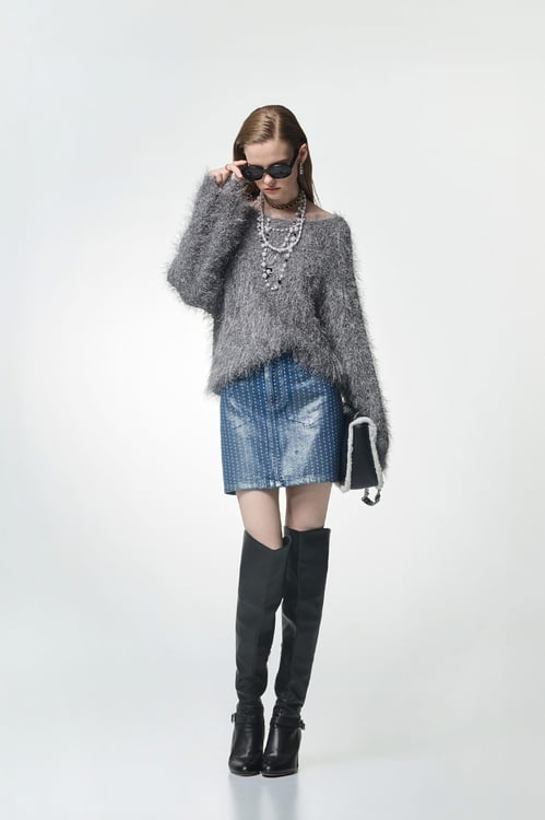 光澤感點點覆膜牛仔裙,,光澤感點點覆膜牛仔裙,丹寧,時髦成套搭配,牛仔,牛仔短裙,牛仔裙,牛仔褲,短裙,秋冬穿搭