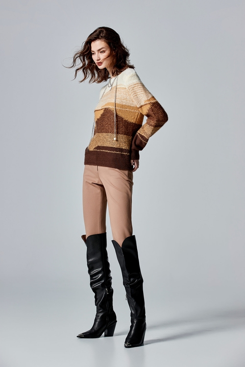 流沙色收腰釦飾貼腿長褲,褲子