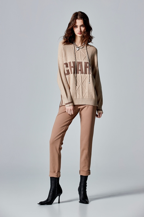 流沙色收腰釦飾貼腿長褲,褲子