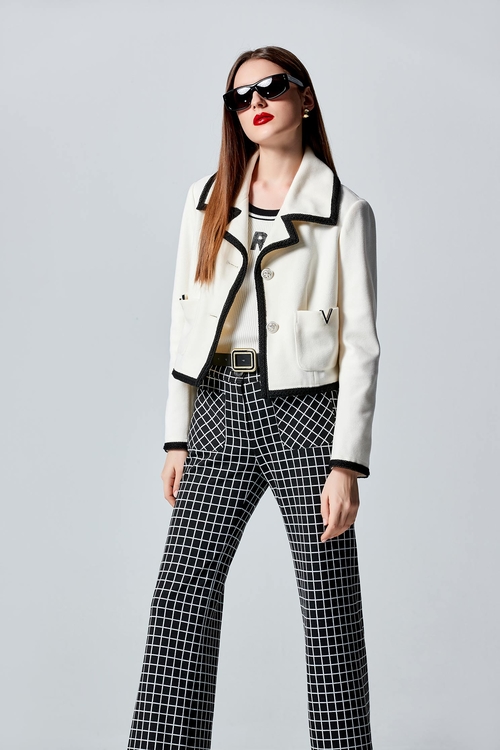 經典黑白R字坑條針織背心,針織背心