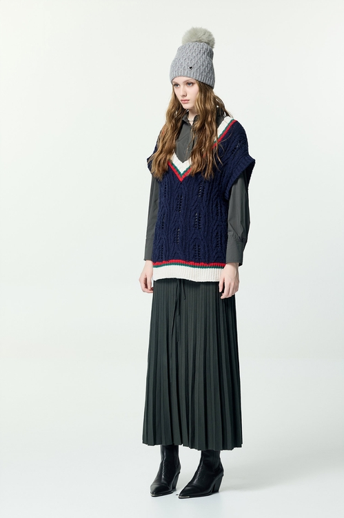 學院風配條V領針織寬鬆背心,針織背心