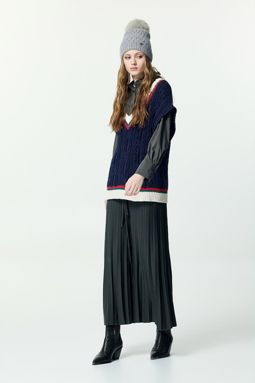 學院風配條V領針織寬鬆背心,針織背心