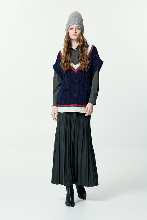 學院風配條V領針織寬鬆背心,針織背心