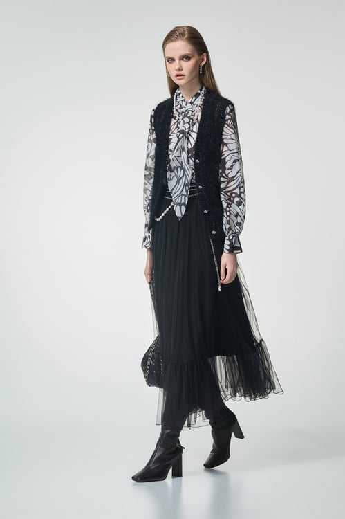 亮黑蔥紗Ｖ領針織背心,,亮黑蔥紗Ｖ領針織背心,一般外套,人氣商品,外套,小香風,小香風外套,時髦成套搭配,秋冬穿搭,上班OL穿搭,人氣商品,喇叭褲,珍珠,秋冬穿搭,花花世界,蝴蝶結,褲子,人氣商品,秋冬穿搭,約會特輯,花花世界,長裙,人氣商品,外套,時髦成套搭配,牛仔,牛仔外套,秋冬穿搭,約會特輯,蝴蝶結,飾品,上衣,人氣商品,秋冬穿搭,約會特輯,花花世界,針織,針織上衣,針織衫,上衣,人氣商品,珍珠,秋冬穿搭,花花世界,衛衣,人氣商品,外套,秋冬穿搭,約會特輯,花花世界,針織,針織外套,上班OL穿搭,人氣商品,外套,格紋,皮衣,皮革,秋冬穿搭,連帽外套,時髦成套搭配,秋冬穿搭,長裙,一般背心,一般背心馬甲,上班OL穿搭,秋冬穿搭,約會特輯,背心,針織,針織背心