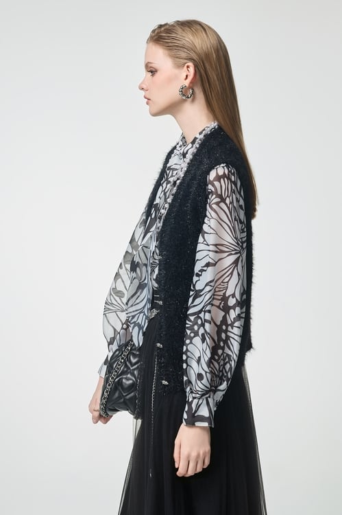 亮黑蔥紗Ｖ領針織背心,,亮黑蔥紗Ｖ領針織背心,一般外套,人氣商品,外套,小香風,小香風外套,時髦成套搭配,秋冬穿搭,上班OL穿搭,人氣商品,喇叭褲,珍珠,秋冬穿搭,花花世界,蝴蝶結,褲子,人氣商品,秋冬穿搭,約會特輯,花花世界,長裙,人氣商品,外套,時髦成套搭配,牛仔,牛仔外套,秋冬穿搭,約會特輯,蝴蝶結,飾品,上衣,人氣商品,秋冬穿搭,約會特輯,花花世界,針織,針織上衣,針織衫,上衣,人氣商品,珍珠,秋冬穿搭,花花世界,衛衣,人氣商品,外套,秋冬穿搭,約會特輯,花花世界,針織,針織外套,上班OL穿搭,人氣商品,外套,格紋,皮衣,皮革,秋冬穿搭,連帽外套,時髦成套搭配,秋冬穿搭,長裙,一般背心,一般背心馬甲,上班OL穿搭,秋冬穿搭,約會特輯,背心,針織,針織背心